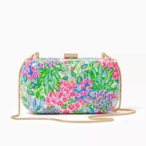 NWT LILLY PULITZER HARD SHELL CROSSBODY CLUTCH IN PINK FLORAL.